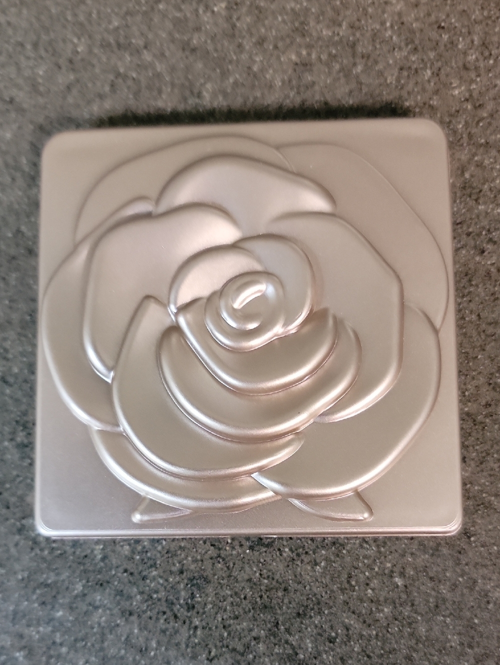 Gold Magnifying Compact Makeup Mirror